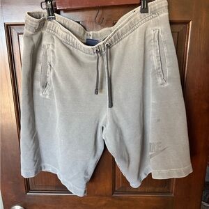 Nike Men's Light Gray Athletic Fleece Drawstring Shorts